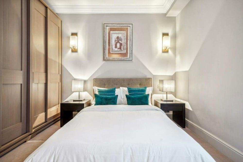 Knightsbridge Flat 3 Bed