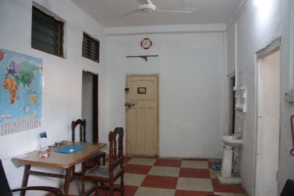Mamdali Guest house