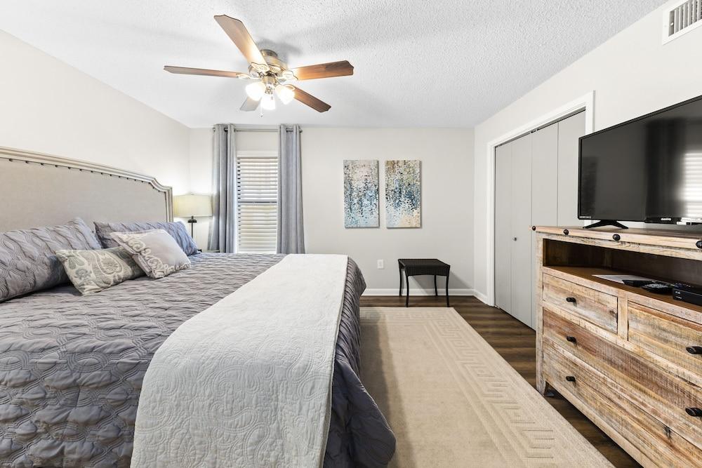 Phoenix Iv 4001 3 Bedroom Condo