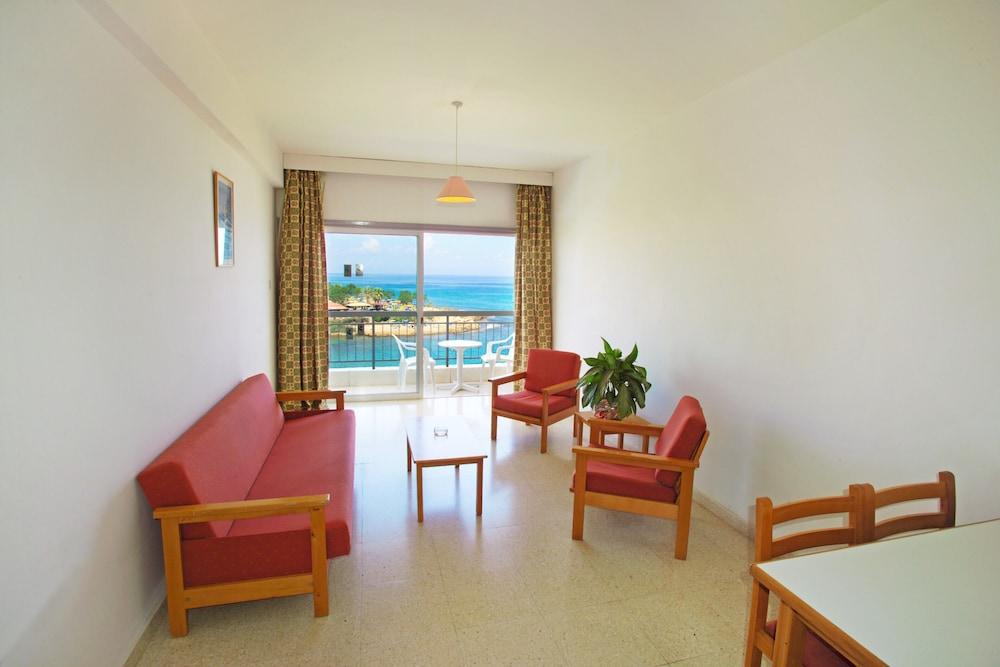 Pola Costa Beach Hotel Apartment