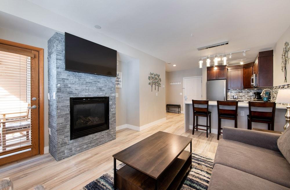 Premium Unit 1307 - 1 Bedroom - Zephyr Mountain 1 Condo