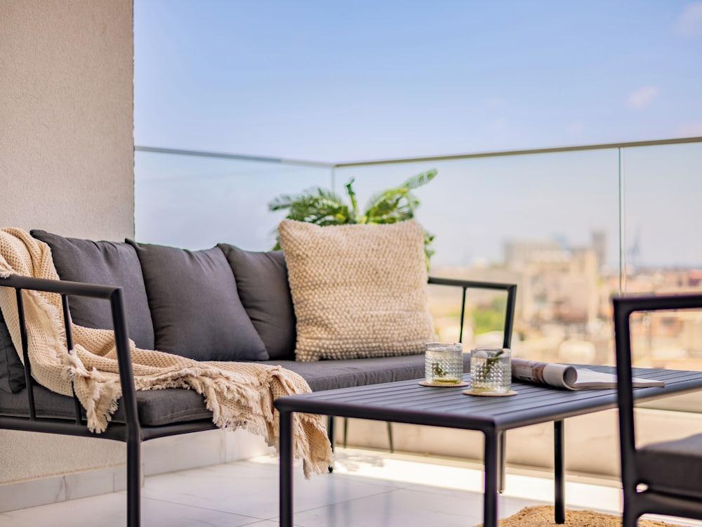 Sanders Cruise - Brand New 1-bdr Apt With Balcony