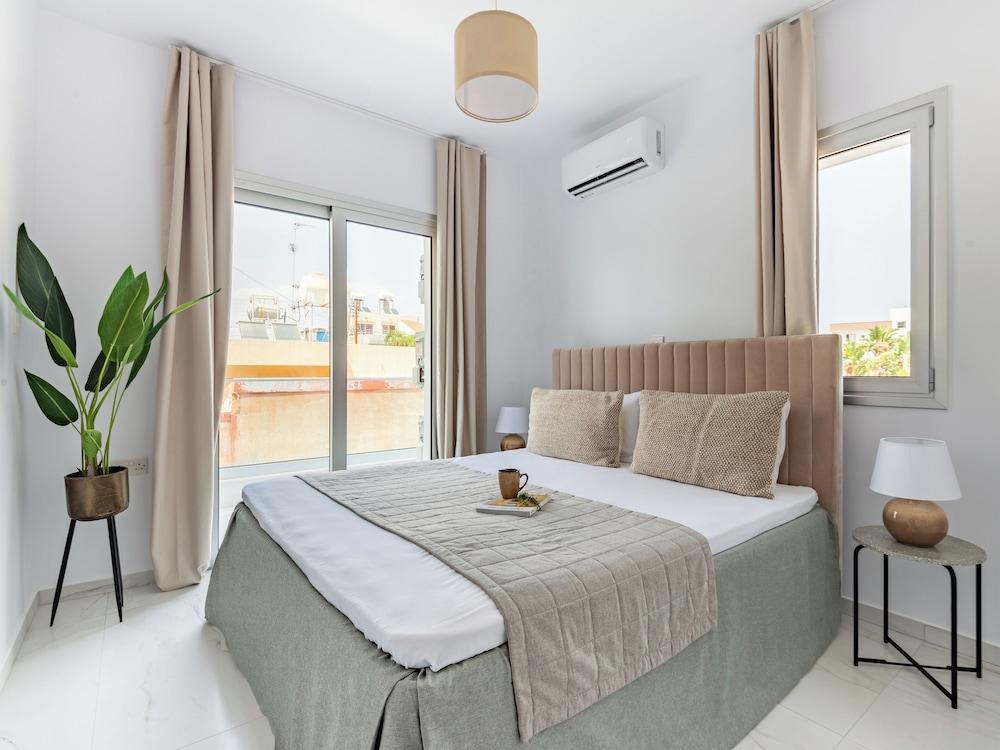 Sanders Cruise - Spacious 2-bdr Apt With Balcony