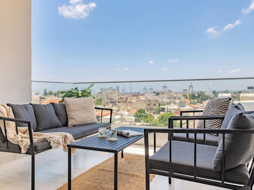 Sanders Cruise - Modern 1-bdr Apt With Balcony