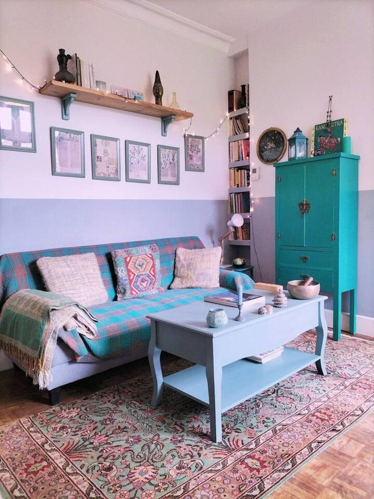 Charming London With Balcony