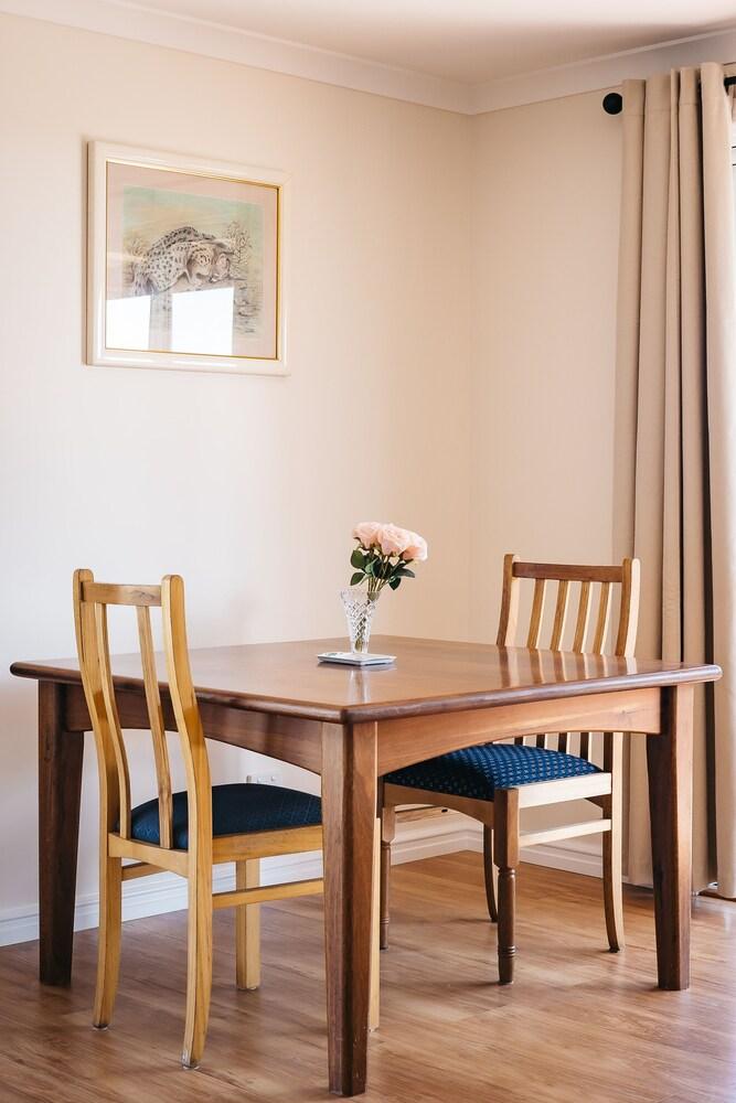 Owen's Hideaway by the BNB Collection