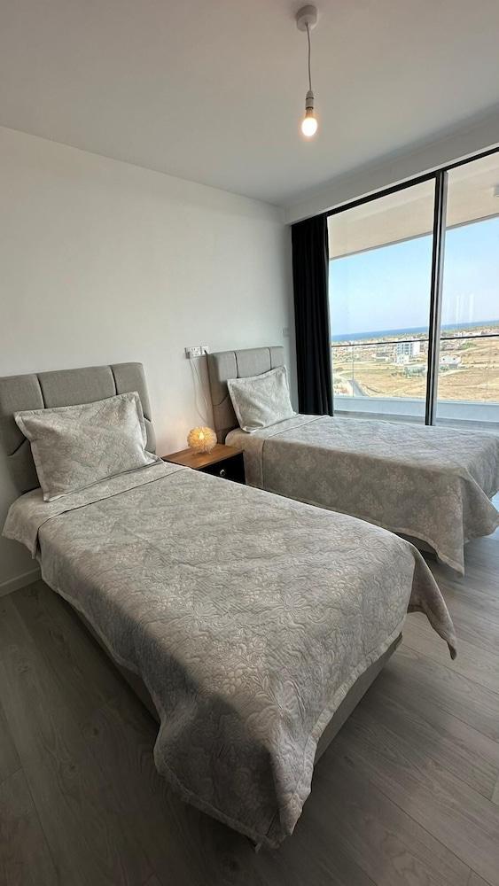 9 Grand Sapphire 2 Bed 2 Bath Pool Beach