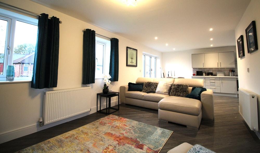 2 Bed Bungalow - Large Enclosed Garden - New Build