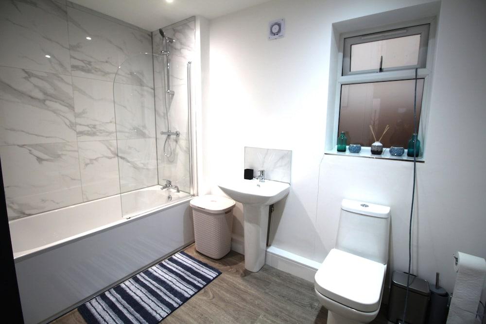 2 Bed Bungalow - Large Enclosed Garden - New Build