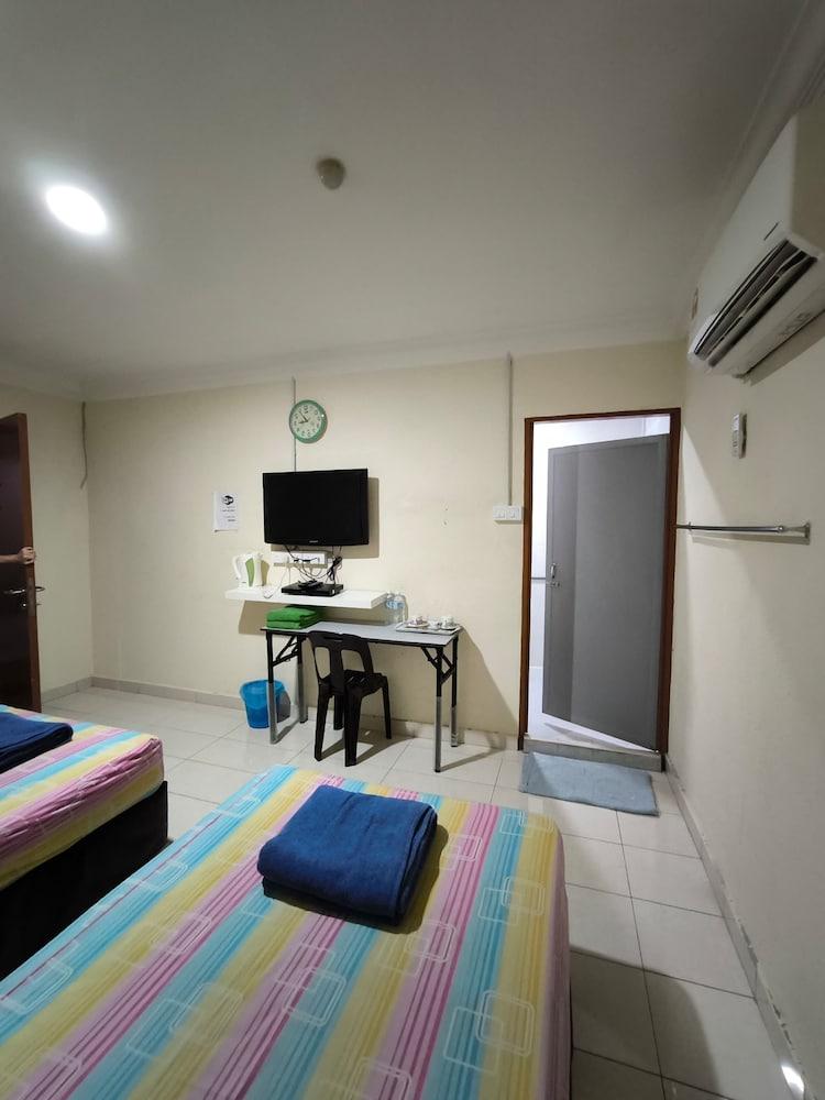 OYO 90895 Hotel Ikia