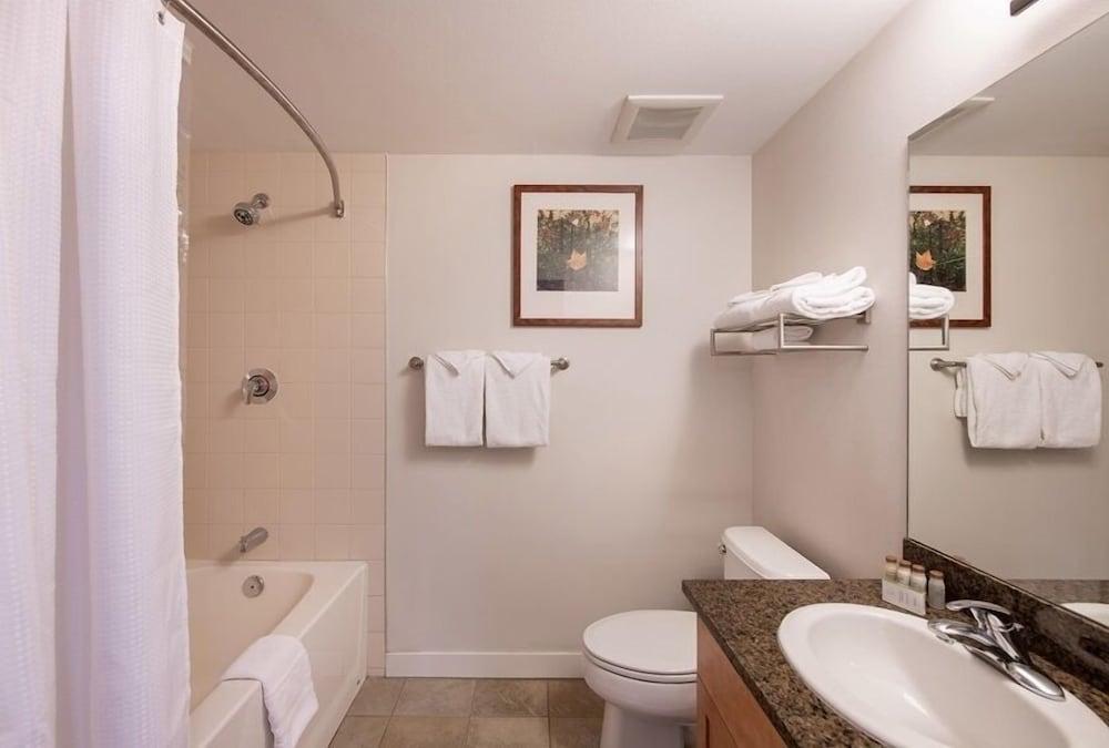 Premium Unit 4643- Fraser Crossing/founders Pointe Condo