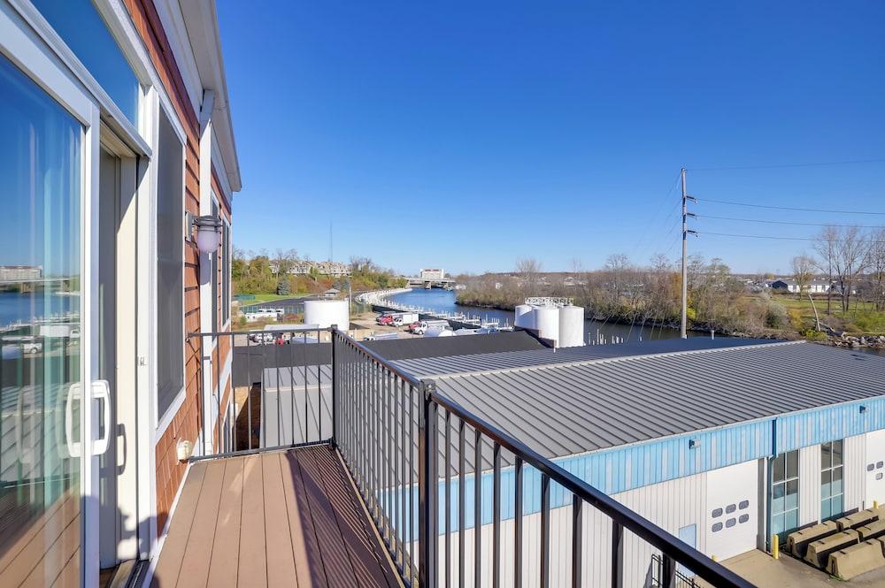 St Joseph Condo < 1 Mi to Beach & Downtown!