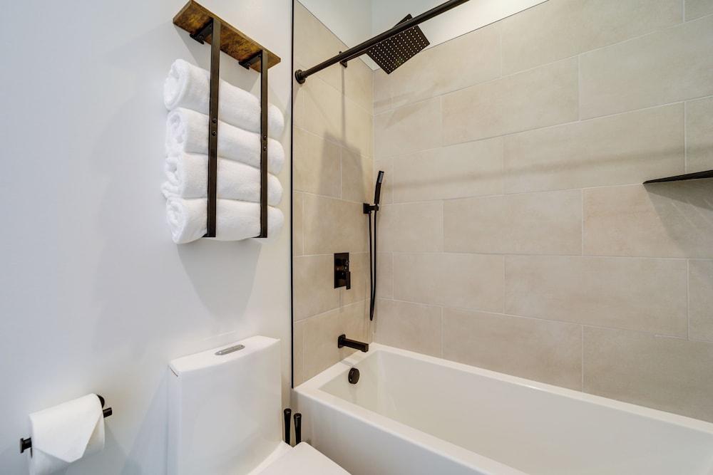 Modern Mountain-view Sanctuary in Pisgah Forest