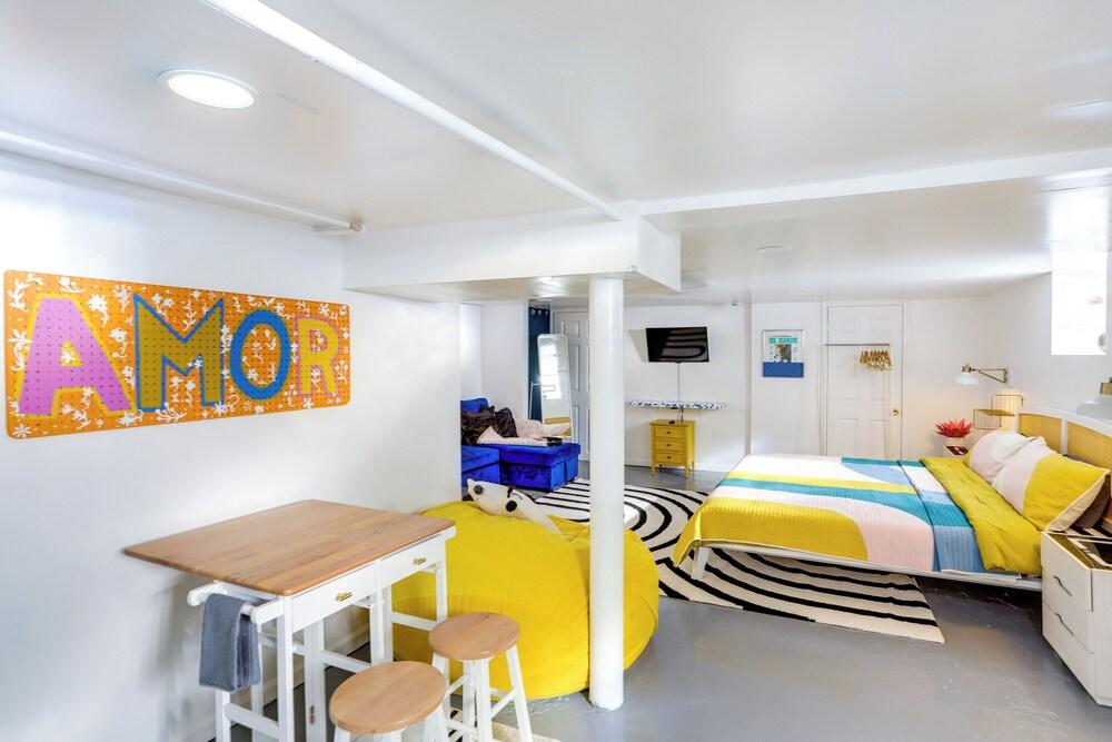 Gordon Square Studio ~ 4 Mi to Downtown Cleveland!