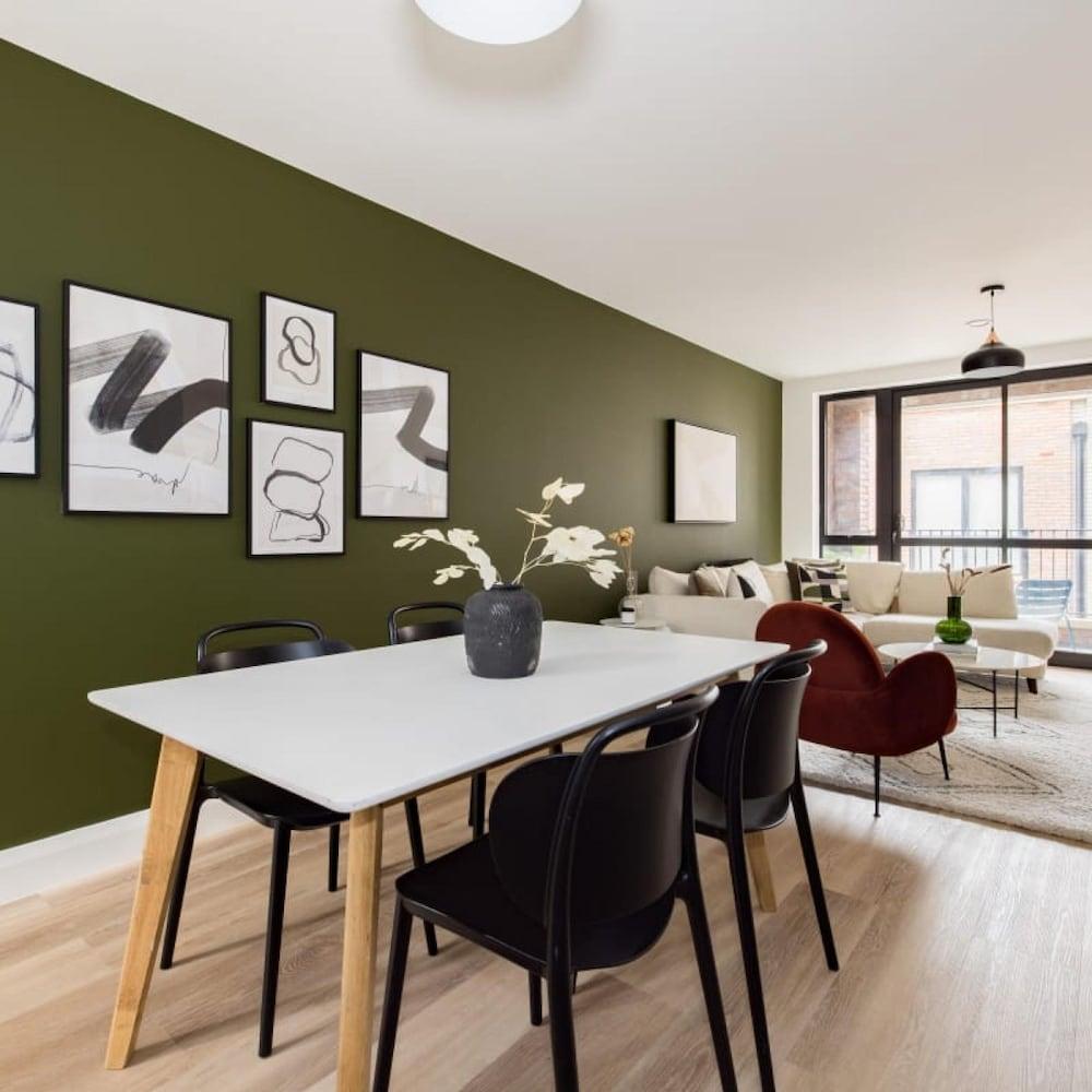 The Wembley Hideout - Stylish 2bdr Flat With Balcony