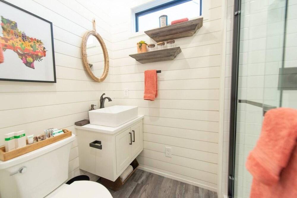 New Southwest Shipping Container-in Alpine