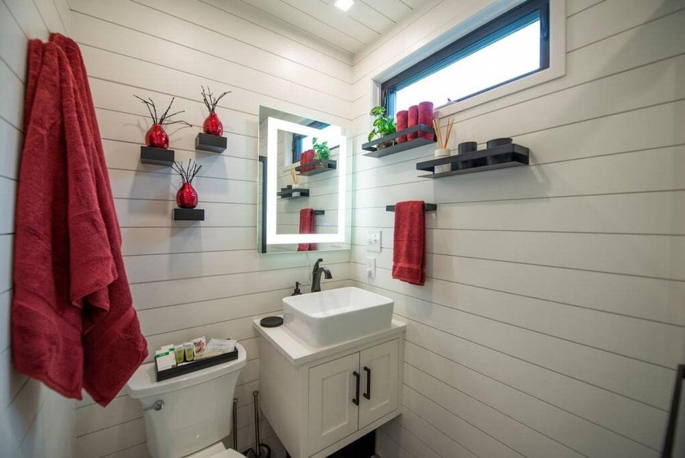 The Merlot - Unique Container Home Near Waco Attractions