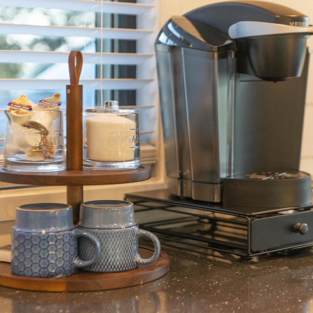 The Bluebonnet- Container Home Country Setting Near Waco Attractions