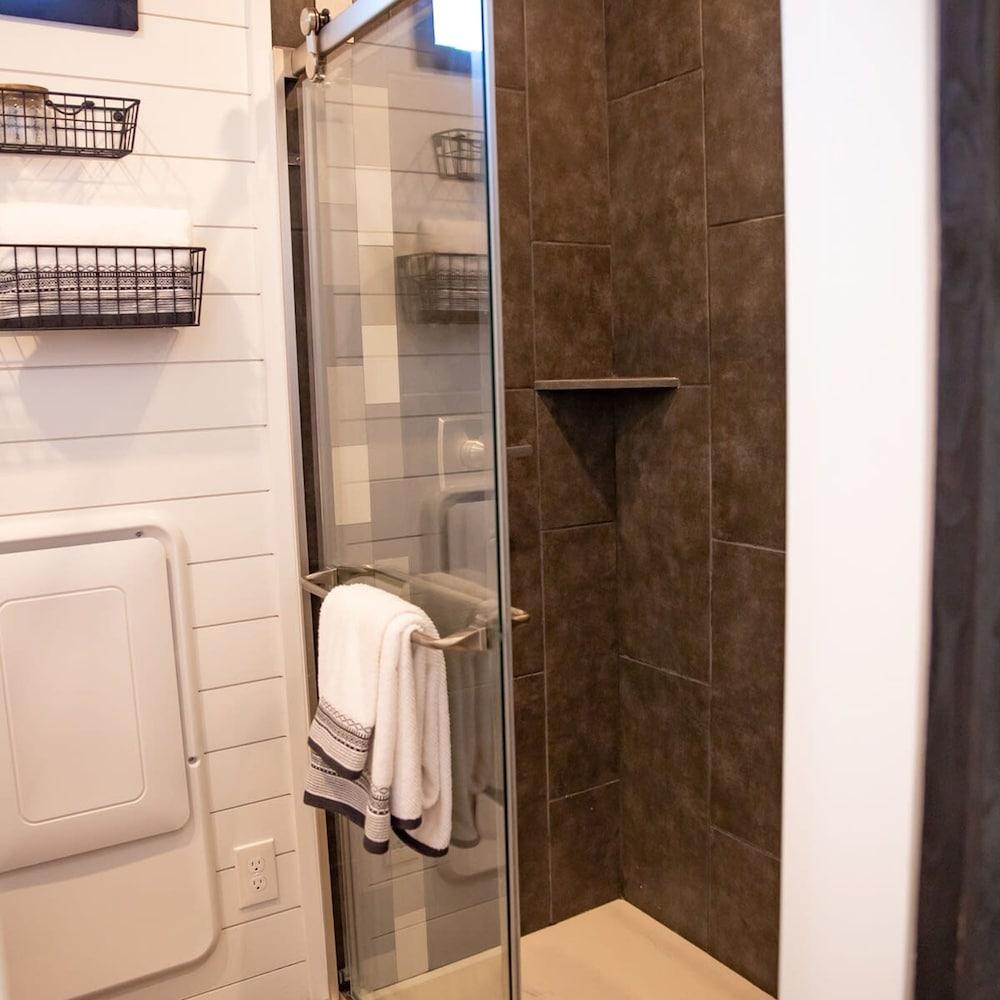 New Moonlight Ridge-shipping Container Home