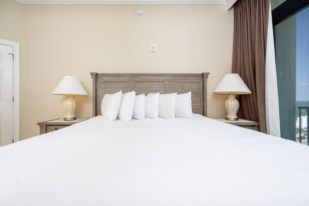 Phoenix West 2209 4 Bedroom Condo