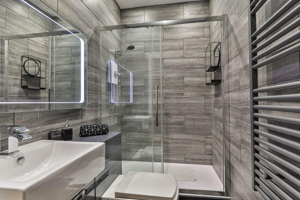 Tudor House Holidays - The Monroe for 2 People