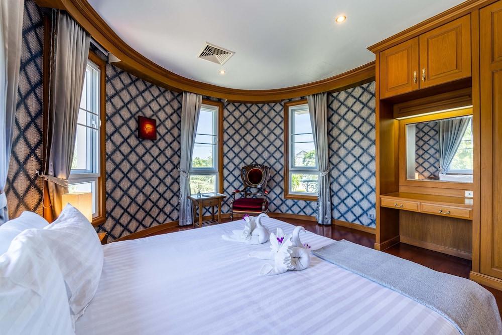 Luxury 6 Bed Mansion - CAS