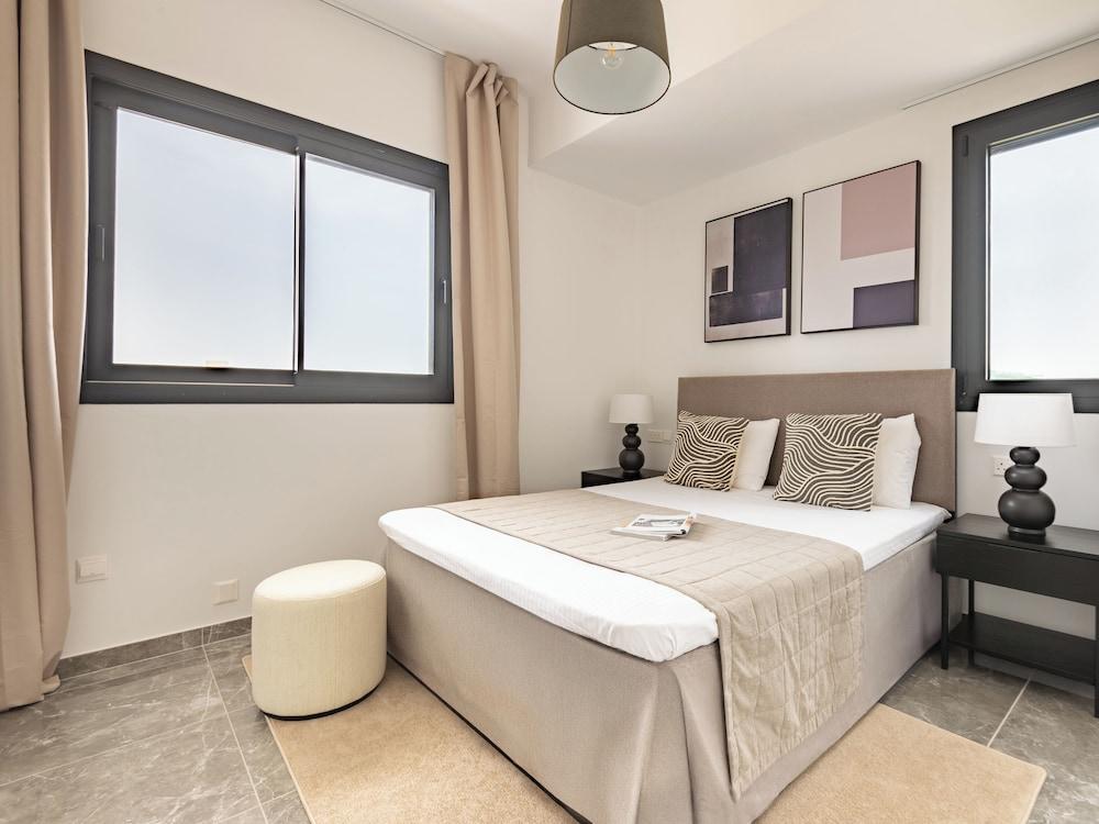 Sanders Evolution 2 Nice 2 Bdr Apt With Balcony