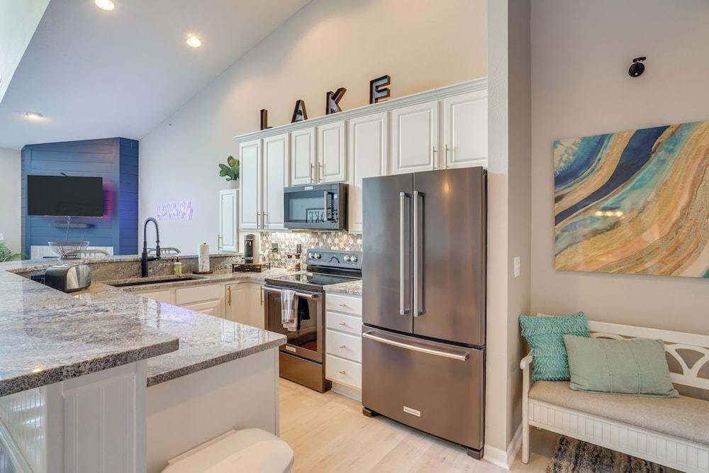 4 Mi to Dtwn: Gem w/ Lake Access in Camdenton