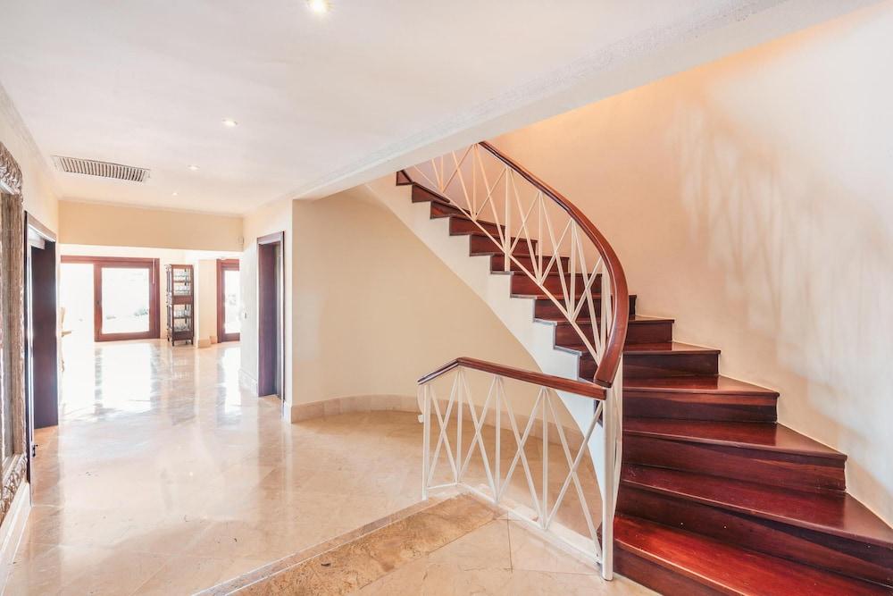 Premier Villa 5 Bedrooms 16 Guests River View