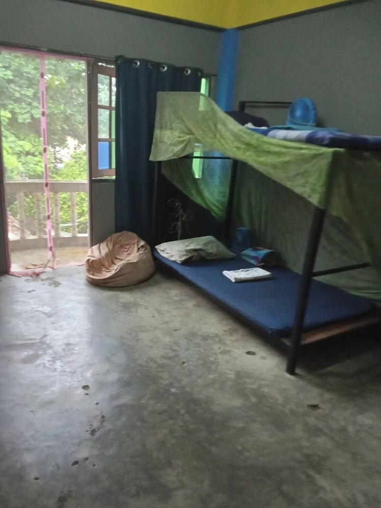 Mae Sot Commune and Camping