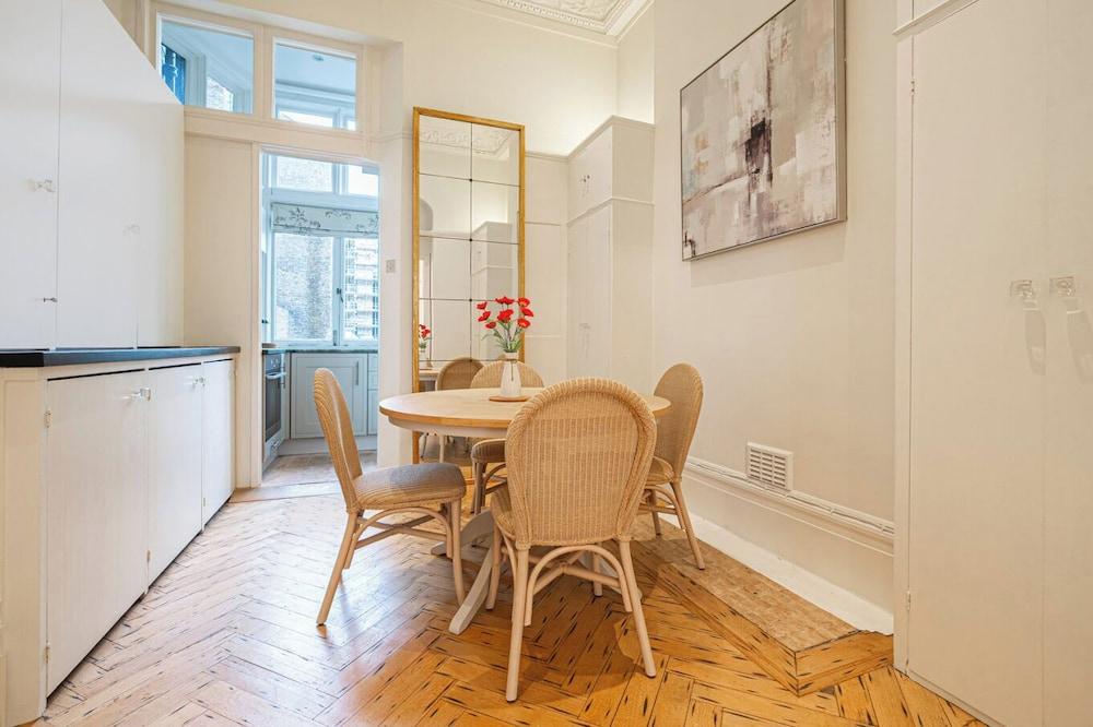 Beautiful Belgravia by Underthedoormat