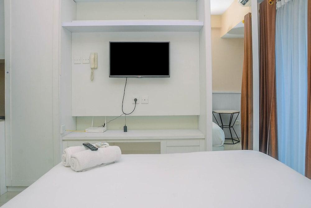 Minimalist And Comfy Studio At Grand Dhika City Apartment
