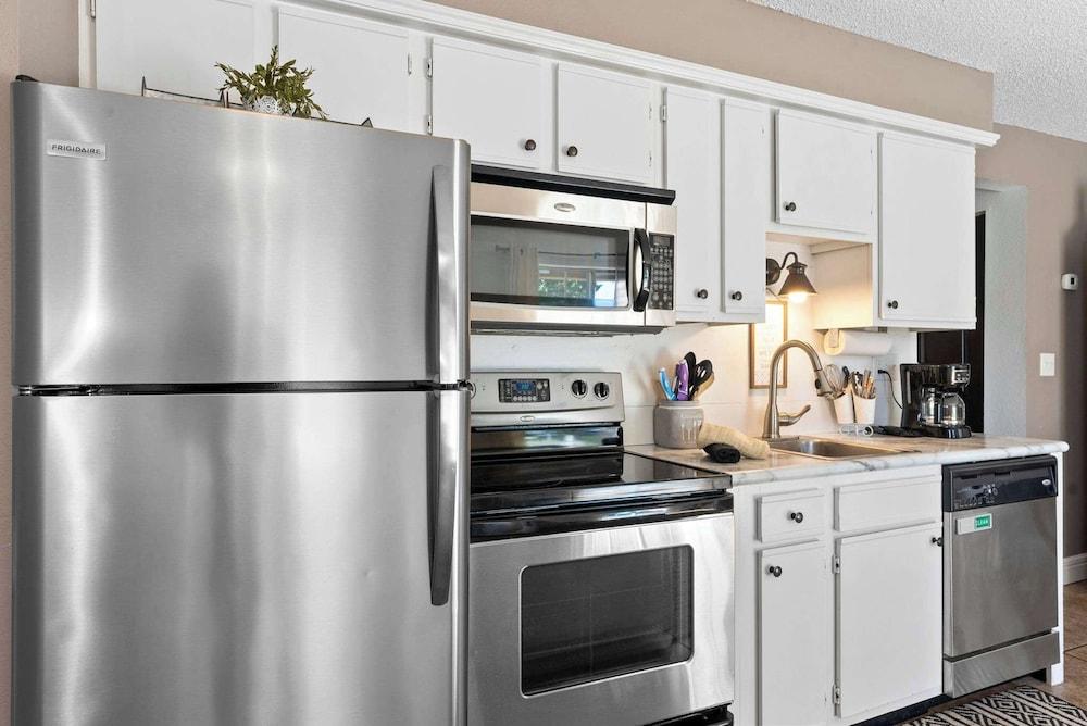 Branson Vacation Station - Charming 1 BDR Condo in the Middle of Everything!