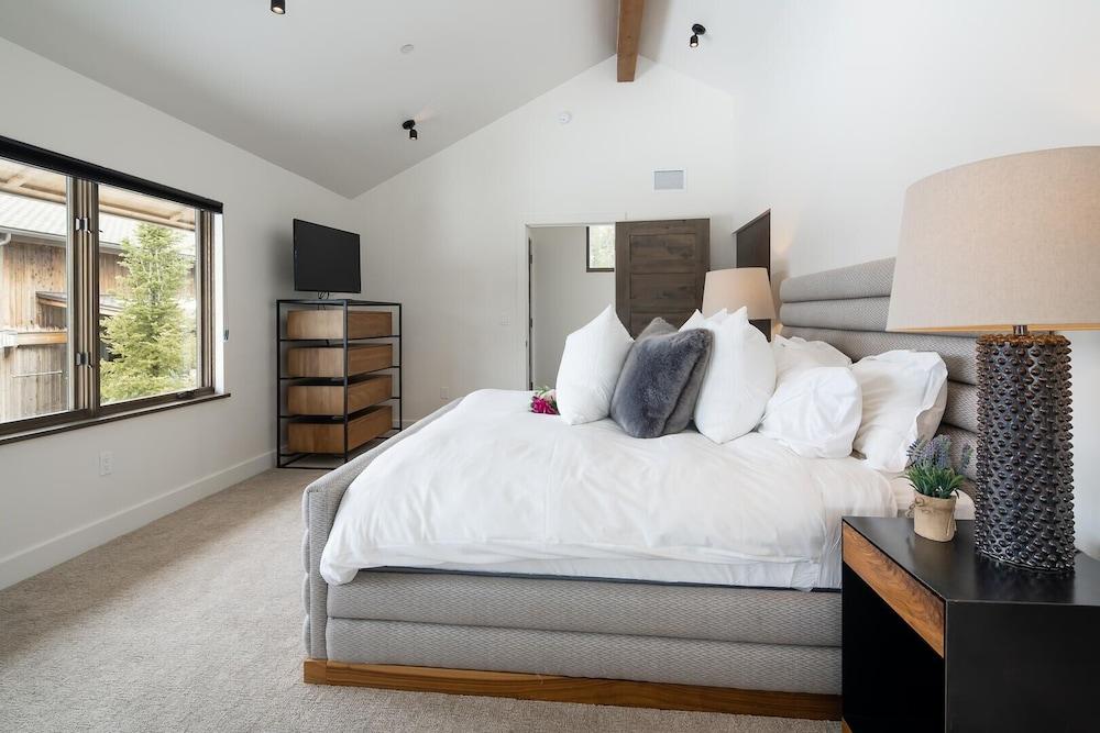 6 Silver Peaks 3 Bedroom Home by Moonlight Basin Lodging