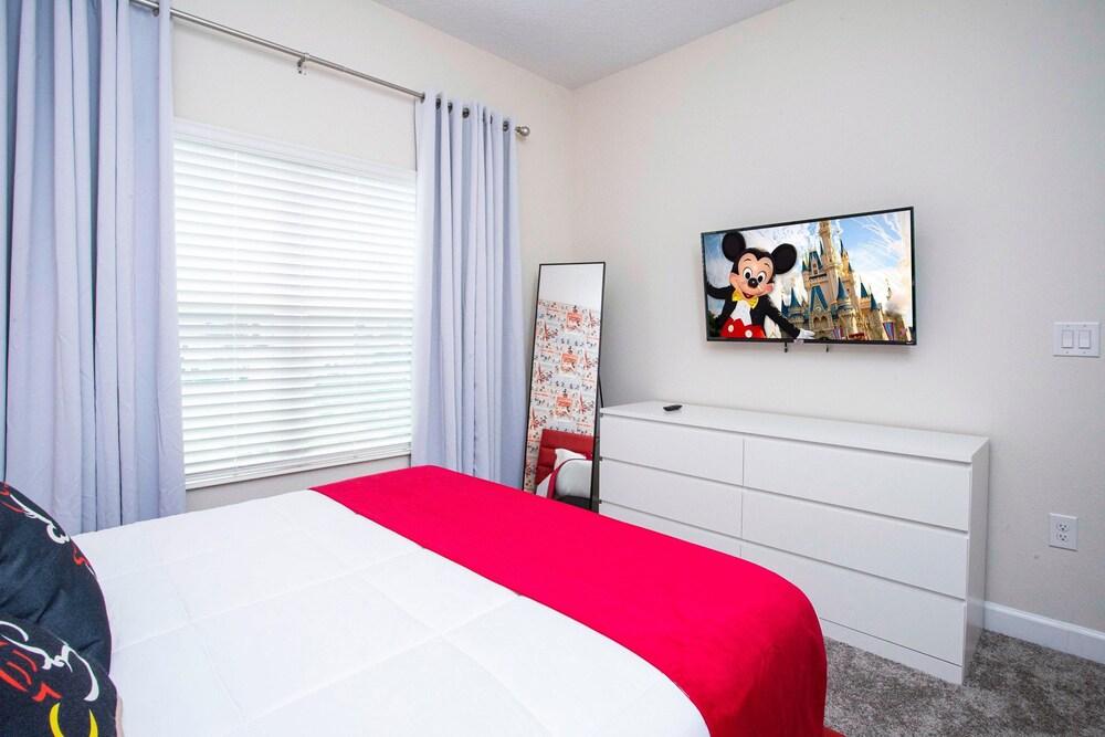 1180 CD - Magical 5BR Townhome With Pool