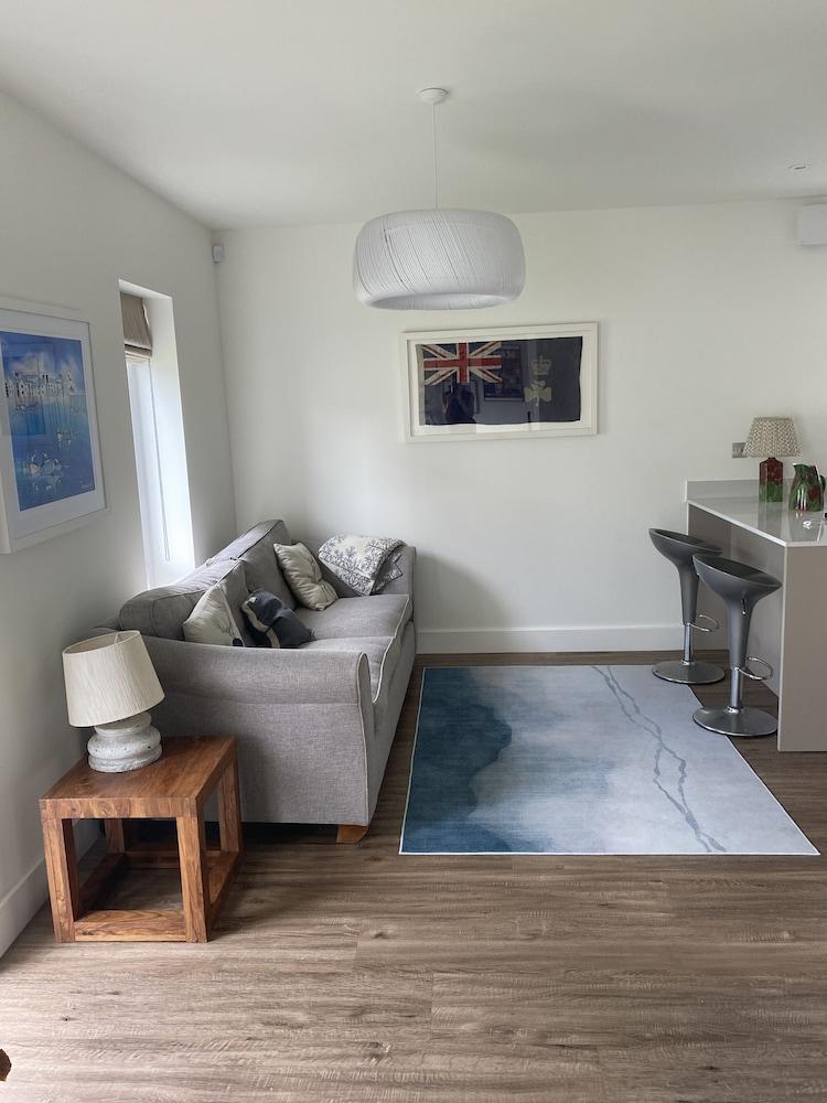 Impeccable 3-bed House - Topsham, Exeter