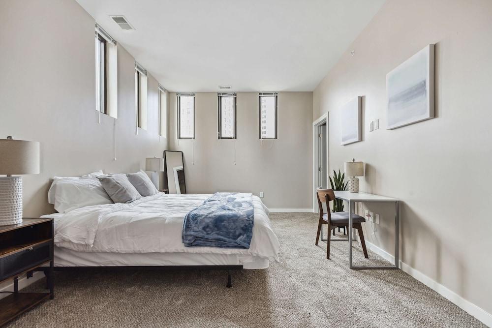 Modern Downtown Apartment