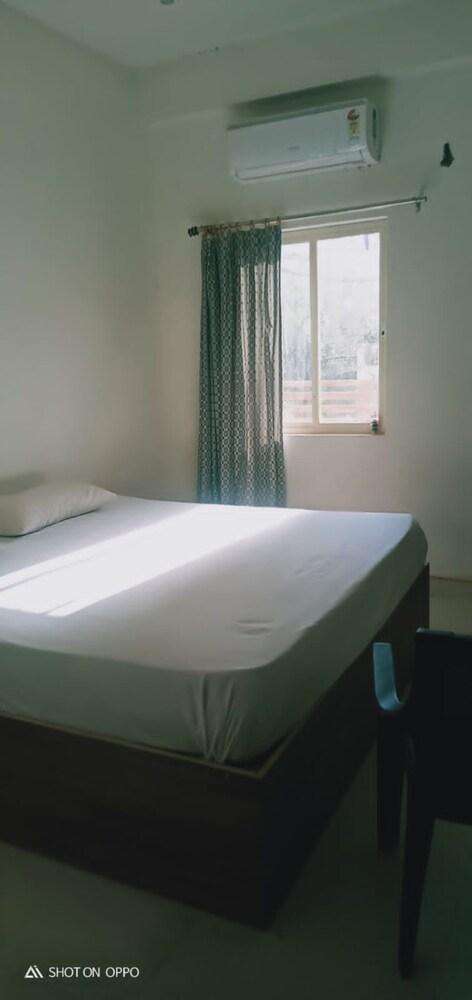 Goroomgo Hotel Shivay Varanasi