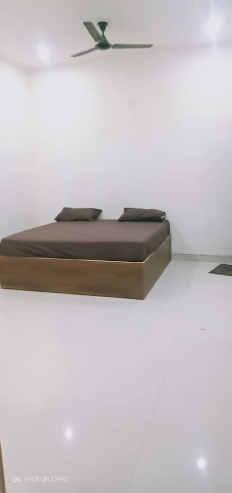 Goroomgo Hotel Shivay Varanasi