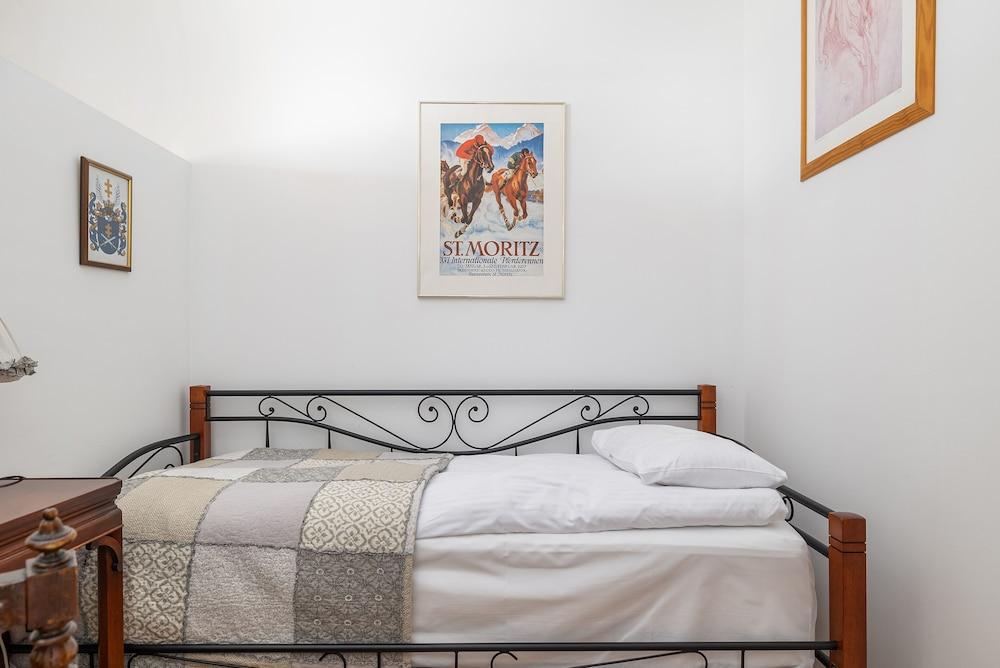 Apartment for 3 With Balcony by Renters