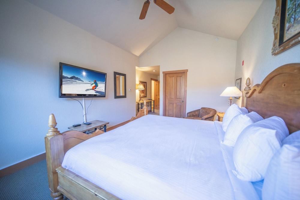 Red Hawk Townhomes 2337