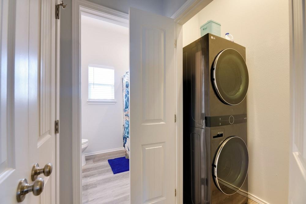 Community Pool Access & Bay View: Rockport Home!