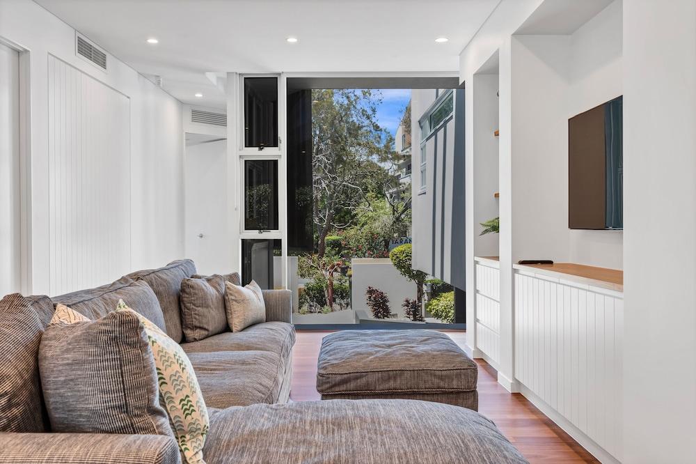 EXCEPTIONAL MOOLOOLABA BEACH APT-BEACH01