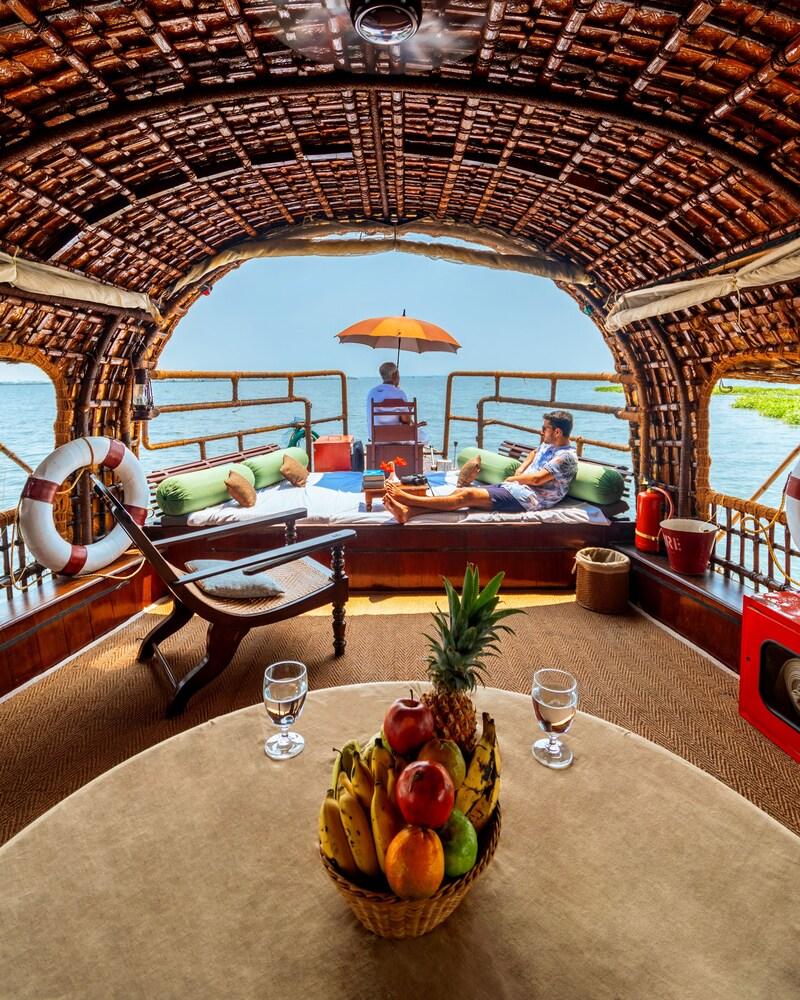 Spice Coast Cruises CGH Earth-Houseboat