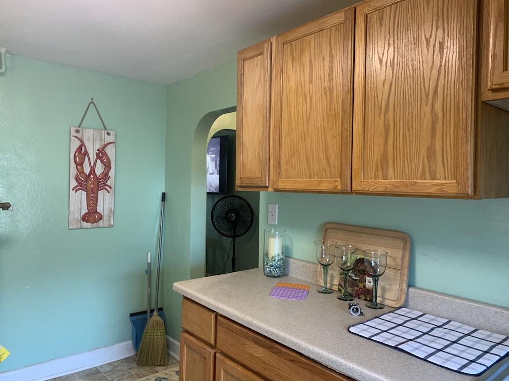 Beach Side Studio #3 Apts by RedAwning