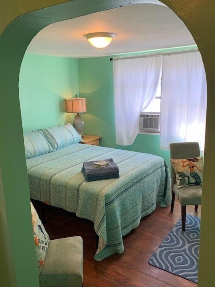 Beach Side Studio #4 1 Bedroom Apts by RedAwning