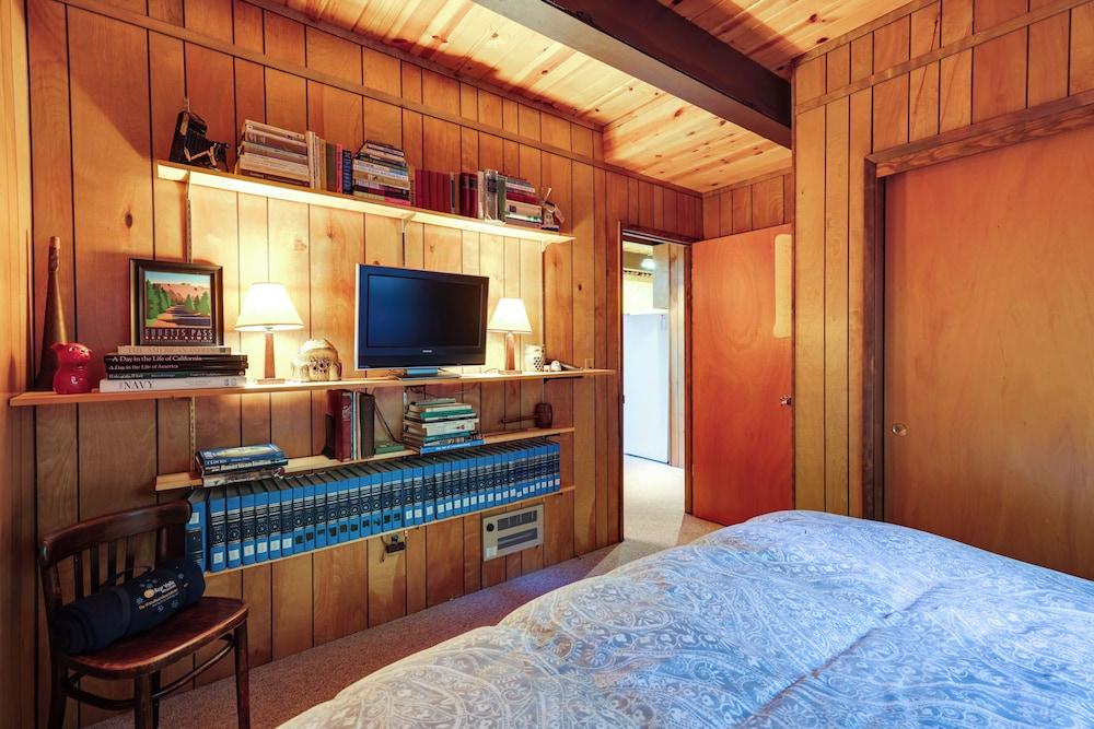 3 Mi to Big Trees State Park: Cabin w/ Deck