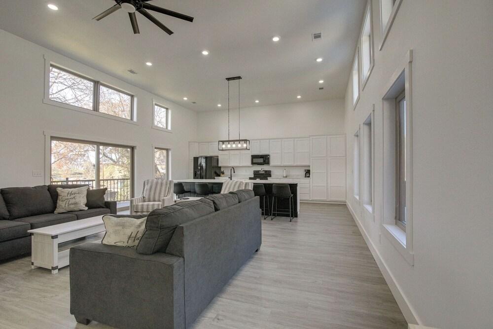 Bright Cotter Vacation Rental w/ White River Views