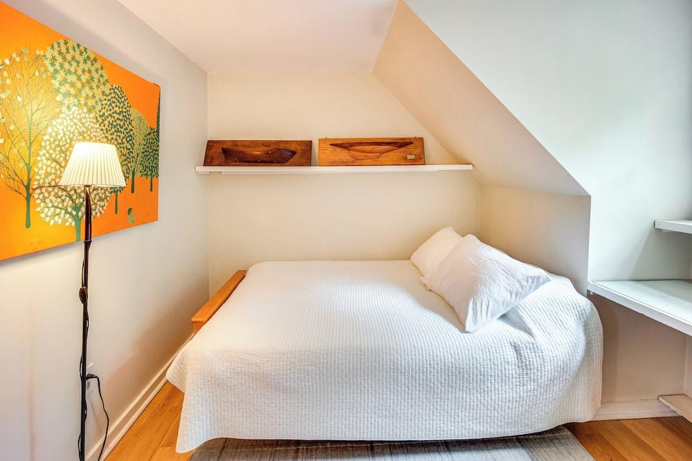 Expansive Wilmot Escape w/ Deck Near Skiing!