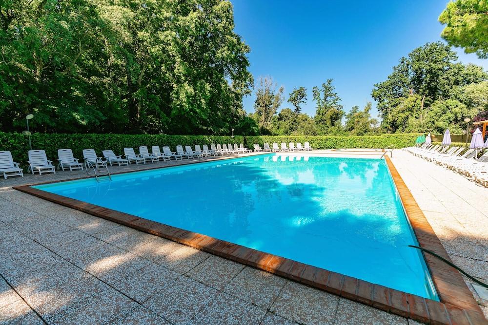 Residence with pool in Guardistallo